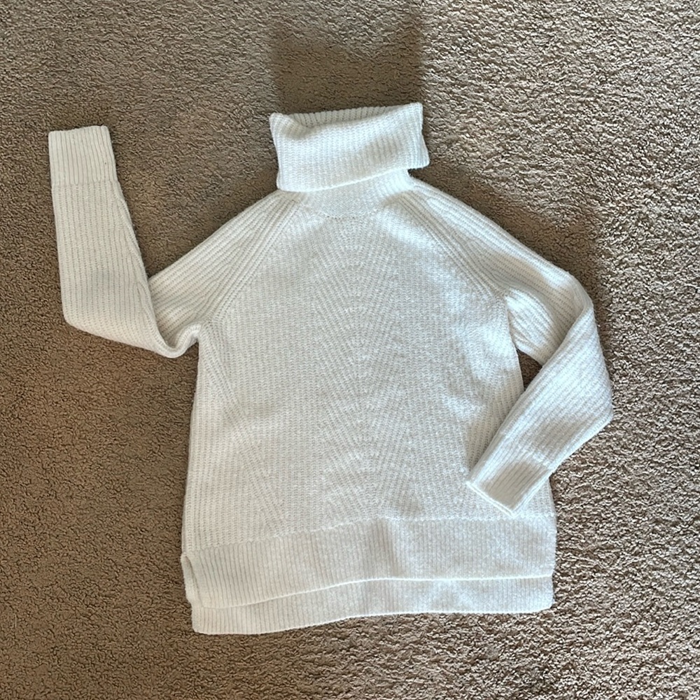 Madewell women’s turtleneck white sweater